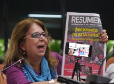 Graciela Ramírez, de Resumen Latinoamericano Cuba, fala durante o encontro