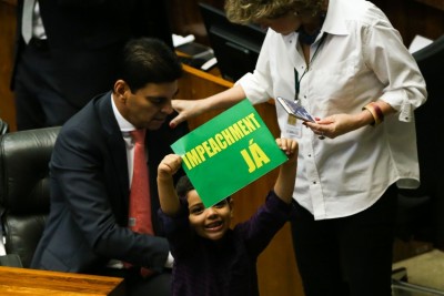 Brasília, DF, Brasil: Deputados aguardam início da sessão para votação da autorização ou não da abertura do processo de impeachment da presidenta Dilma Rousseff, no plenário da Câmara dos Deputados. (Foto: Marcelo Camargo/Agência Brasil)