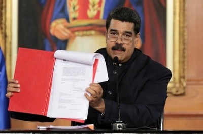 Venezuela's President Nicolas Maduro holds a document as he speaks during a ceremony at Miraflores Palace in Caracas, Venezuela May 1, 2017. Miraflores Palace/Handout via REUTERS ATTENTION EDITORS - THIS PICTURE WAS PROVIDED BY A THIRD PARTY. EDITORIAL USE ONLY.