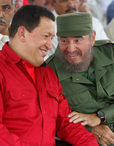 Cuban President Fidel Castro (R) and his Venezuelan counterpart Hugo Chavez share a laugh during the opening ceremony of the International Book Fair in Havana February 3, 2006. The Venezuelan President Hugo Ch?vez arrived Friday in Cuba for 24-hour visit in order to accept an international award from Unesco and open Havana international book fair honoring Venezuela, local media reported. REUTERS/Claudia Daut - RTR19REM