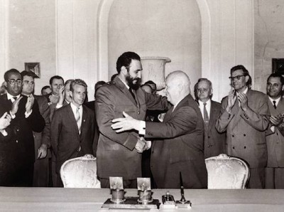 Fidel Castro é recebido por Nikita Kruschev