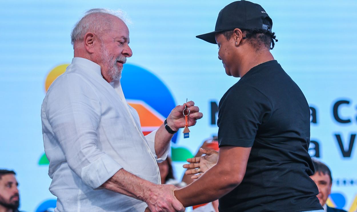 "Podem ter certeza que os quatro anos que tenho pela frente serão os melhores da minha vida e da vida do povo brasileiro", afirmou Lula nesta terça (14)