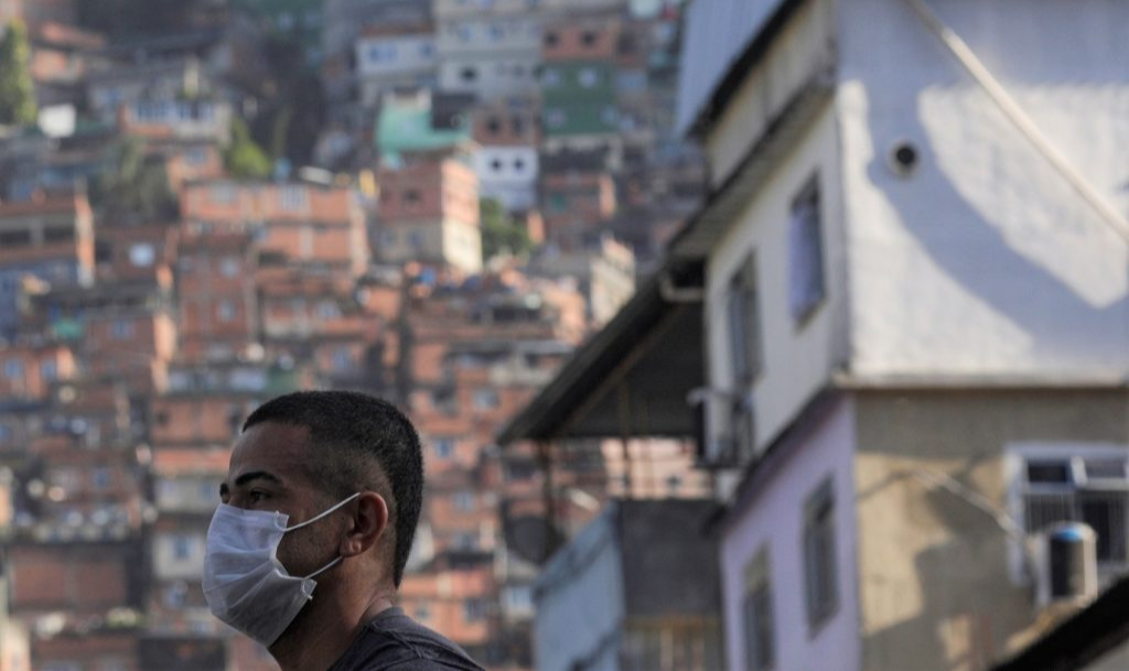 Na base do “nós por nós”, vaquinhas e redes de apoio amenizam impacto do coronavírus nas favelas. Conheça 11 iniciativas que você pode fortalecer