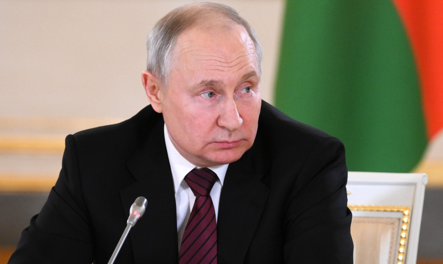 “Ante a grave escalada de ameaças nas fronteiras ocidentais das Rússia e da Bielorrússia, foi tomada a decisão de responder com medidas militares de caráter nuclear”