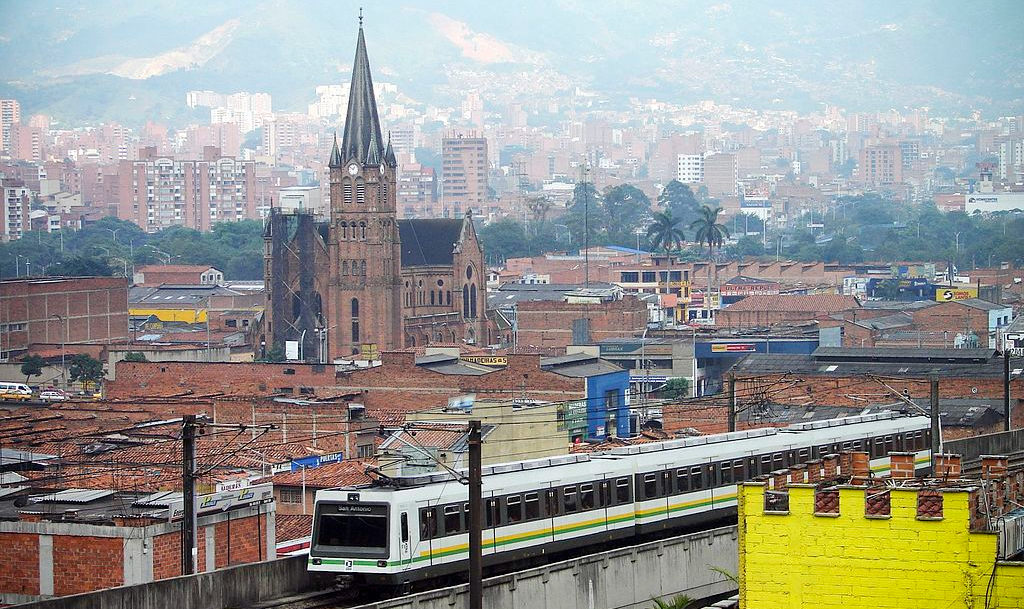 Precarização por terceirização aumenta acidentes do trabalho no metrô de Medellín, denunciam lideranças do Sintrametro