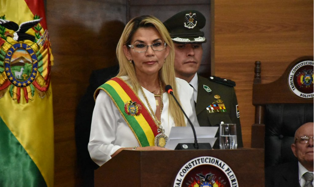 Juristas e ex-presidente do país Evo Morales comentaram a decisão emitida nesta sexta (10); Jeanine Áñez será julgada ainda por massacres e execuções