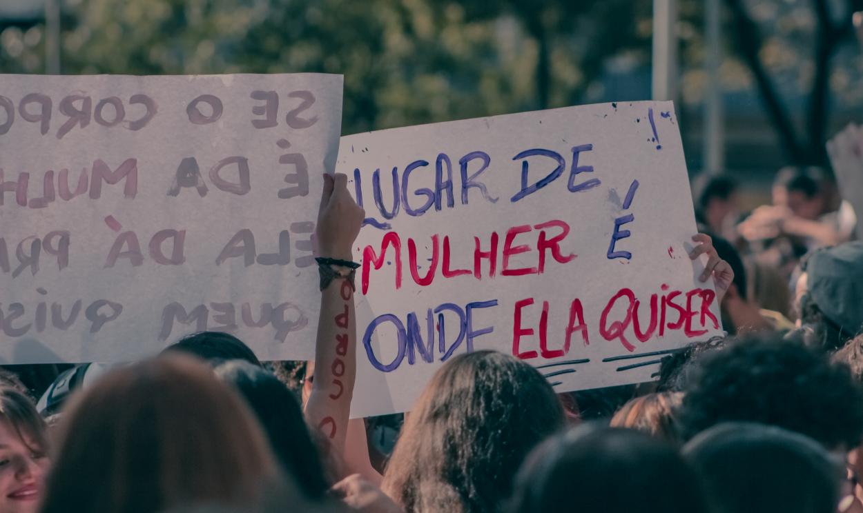 No Dialogando com Paulo Cannabrava desta quinta (30), a advogada Eneá de Stutz explica como tem se dado o ataque a tais direitos no Brasil