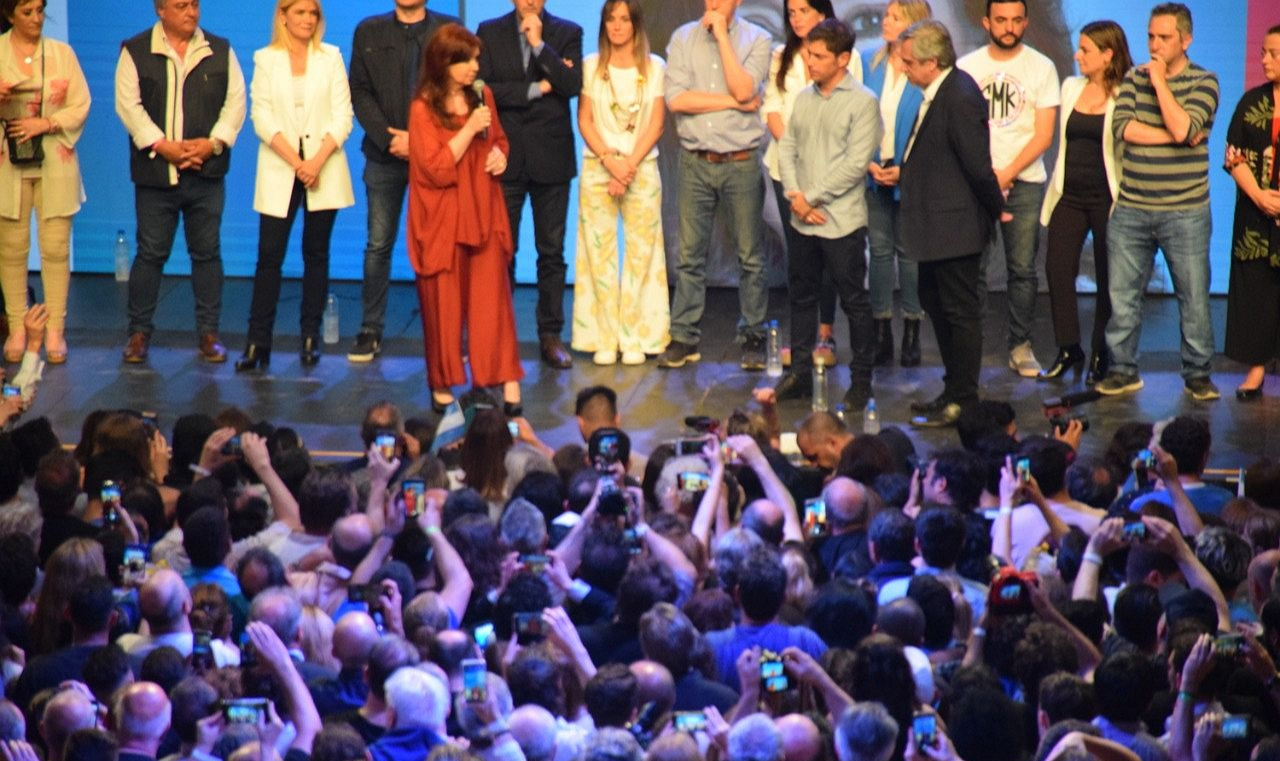 Presidente, vice-presidenta e governador eleitos celebram unidade e convocam argentinos a reverter "terra arrasada" deixada por Macri