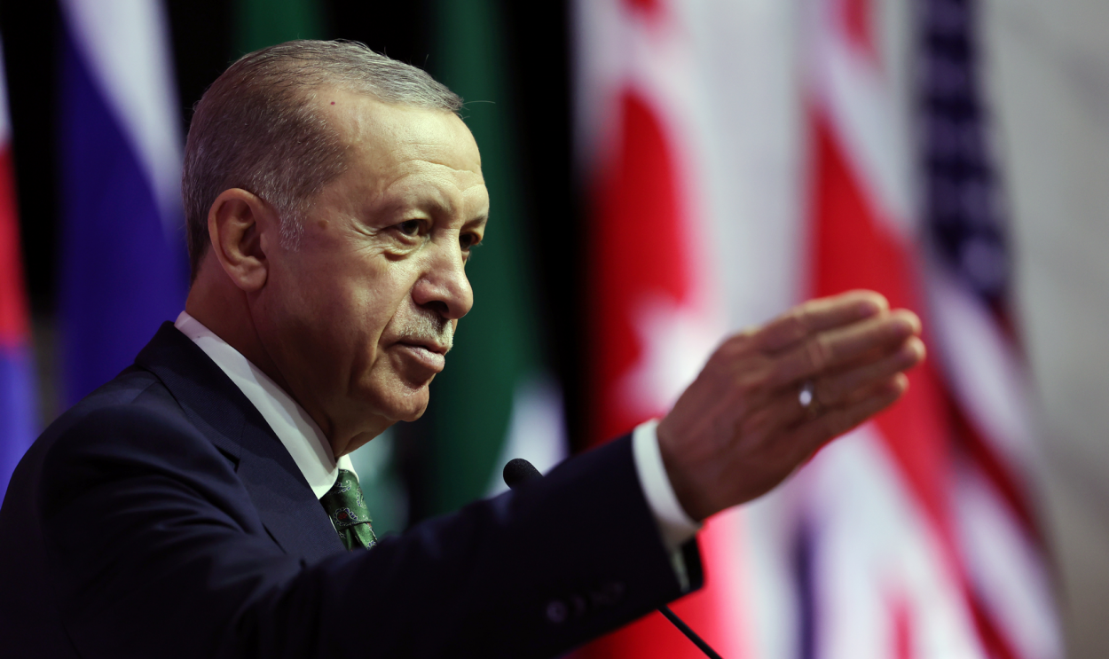 Pela primeira vez em 2022, o Sultão Erdogan promete também uma invasão por terra dos territórios controlados pelos curdos na Síria