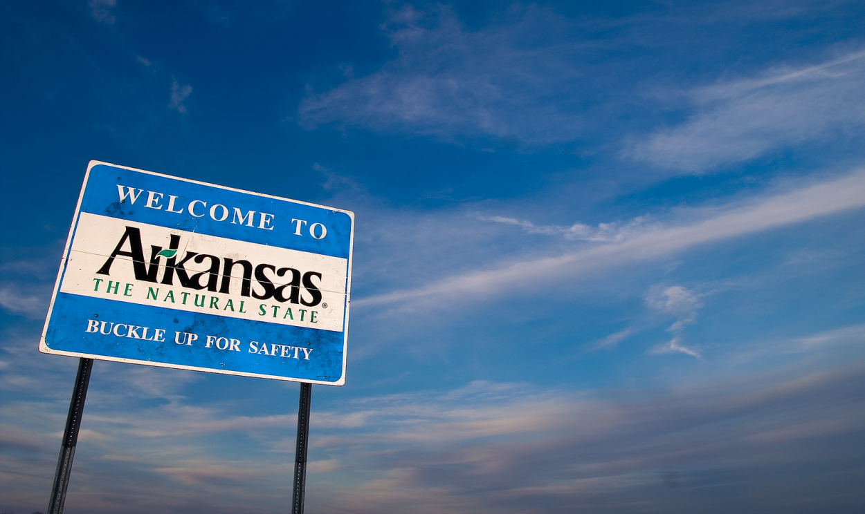 Jornalistas David Brooks e Jim Cason fazem um tour por estados como Oklahoma, Arkansas e Tennessee e compartilham os contrastes presentes da região