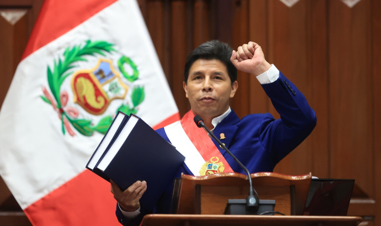 "Vão cansar-se de procurar provas porque não as vão encontrar", acrescentou o presidente peruano entre aplausos e críticas de congressistas