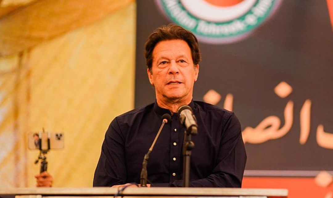 Ex-primeiro ministro Imran Khan acusa diplomacia paquistanesa e inteligência estadunidense de mover capacidades para ajudar na derrubada de seu governo