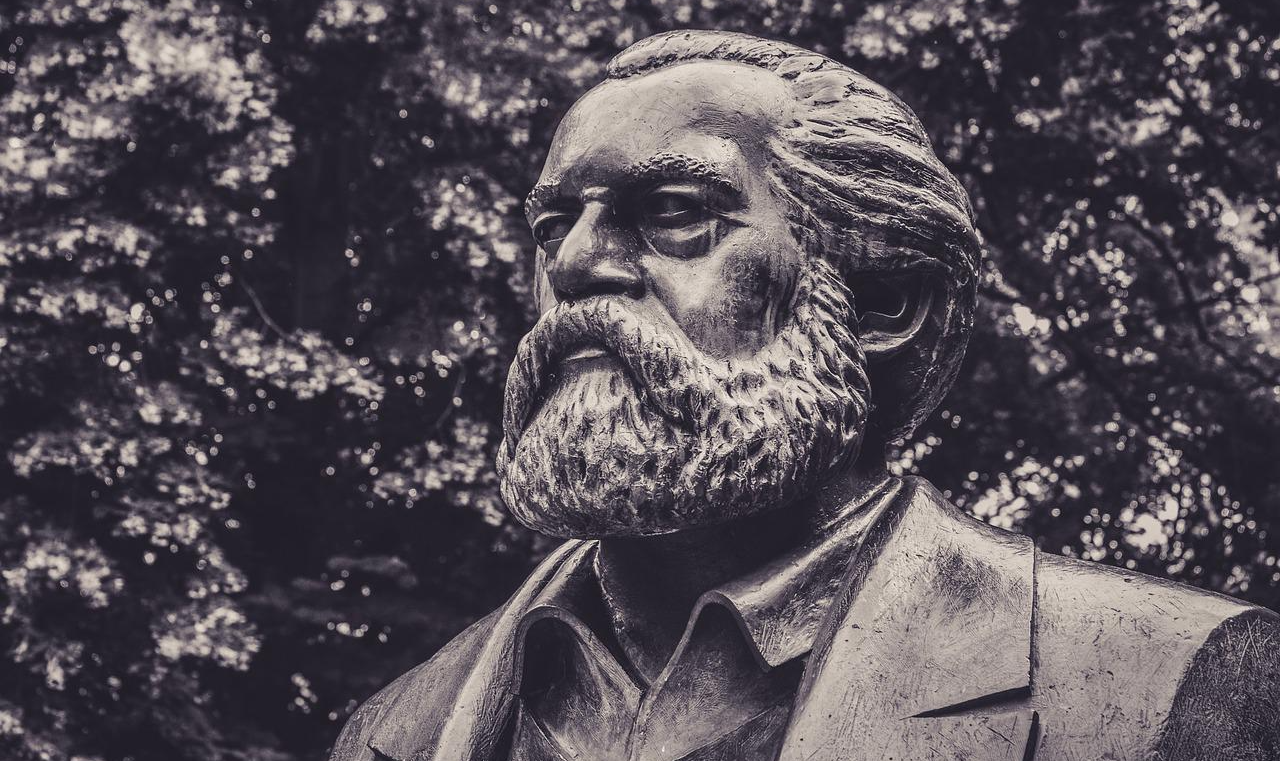 Marx seguiu pelo caminho da crítica e criação conceitual e dedicou a vida a transformar o mundo com sua filosofia