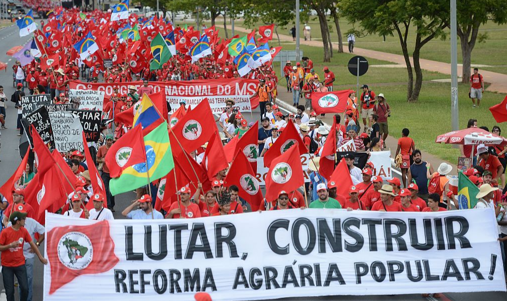 Durante o ato, o MST lançou a “Carta ao Povo Brasileiro”, abordando a posição do Movimento na atual conjuntura política brasileira e internacional.