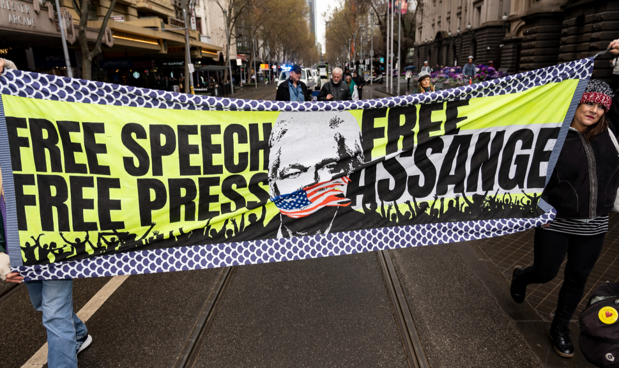 Segundo El País, The New York Times, The Guardian, Le Monde, Der Spiege, caso do editor do Wikileaks ameaça “enterrar a liberdade de expressão”