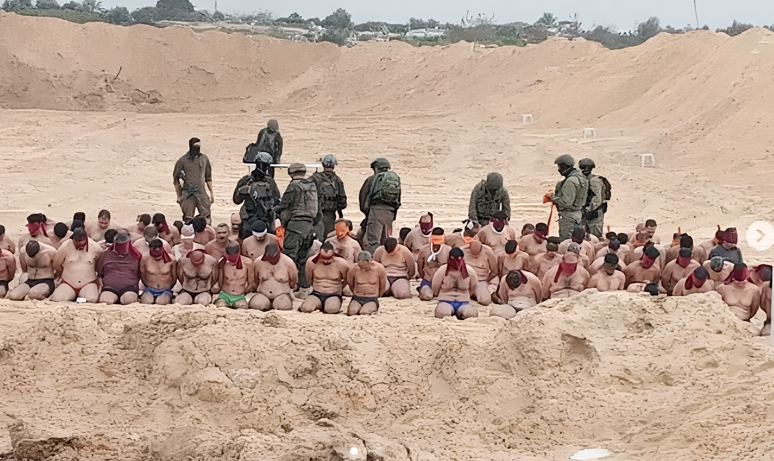 Forças israelenses conduzem detenções em massa em Beit Lahia, Gaza, com homens despidos e ajoelhados; alguns civis foram identificados