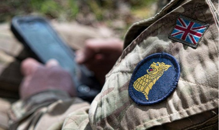 77ª Brigada do Exército Britânico usa plataformas de mídia social, análise de dados e pesquisas para conduzir "guerra de informação"