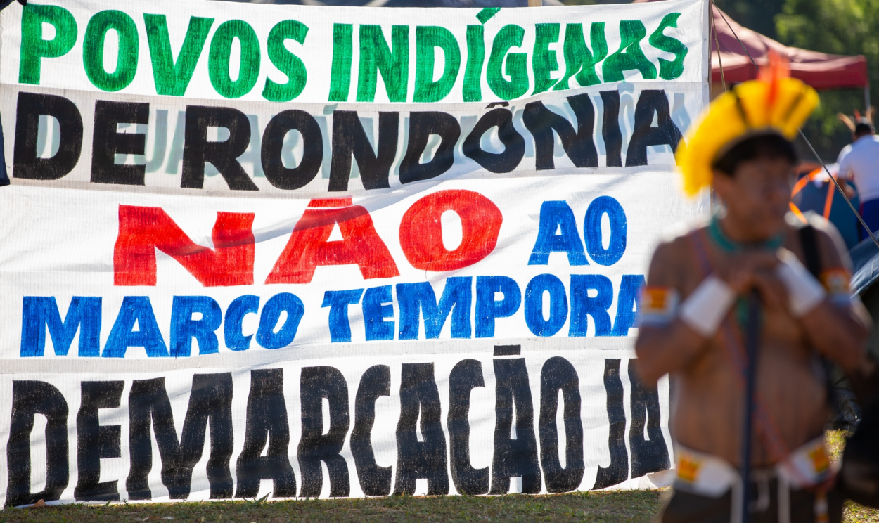 Com faixas, cartazes e bloqueios de rodovias, manifestantes em todo Brasil pedem que o Supremo declare a tese inconstitucional