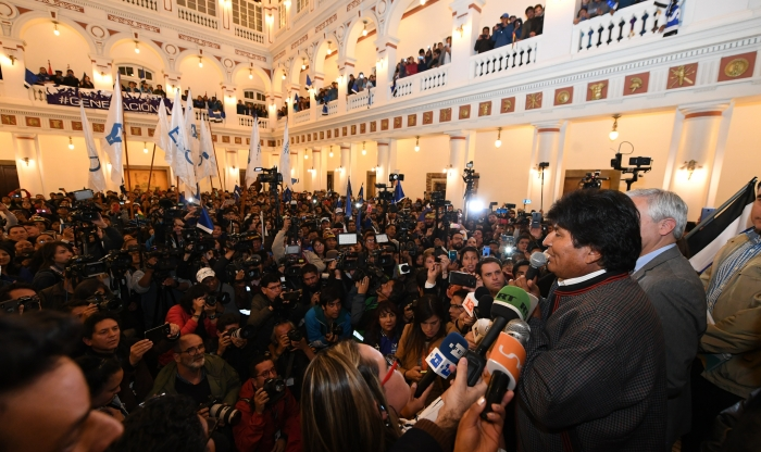 O atual presidente boliviano reiterou estar seguro de que continuará à frente do governo e comemorou o triunfo do MAS na Câmara dos Deputados e no Senado