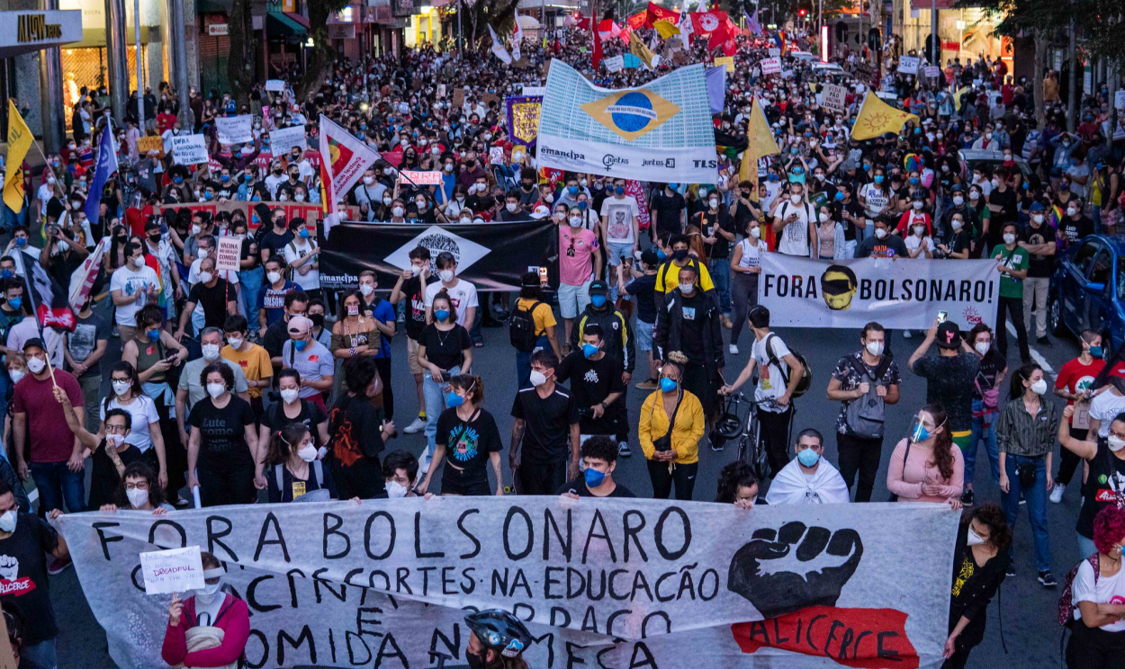 Os pouco mais de mil dias do atual governo serão marcados por mais uma jornada de protestos pelo impeachment do presidente brasileiro