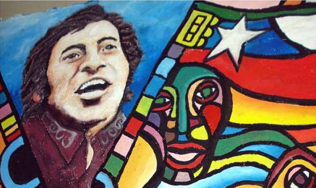 Jara cantava, escrevia poemas, foi professor, mímico e diretor teatral. Seu pecado? Abraçar a causa da Unidade Popular de Salvador Allende