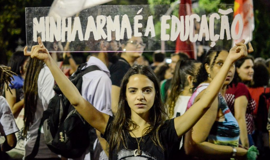 Em resposta aos cortes na educação, dia 13 de agosto, estudantes irão às ruas para exigir direito à educação