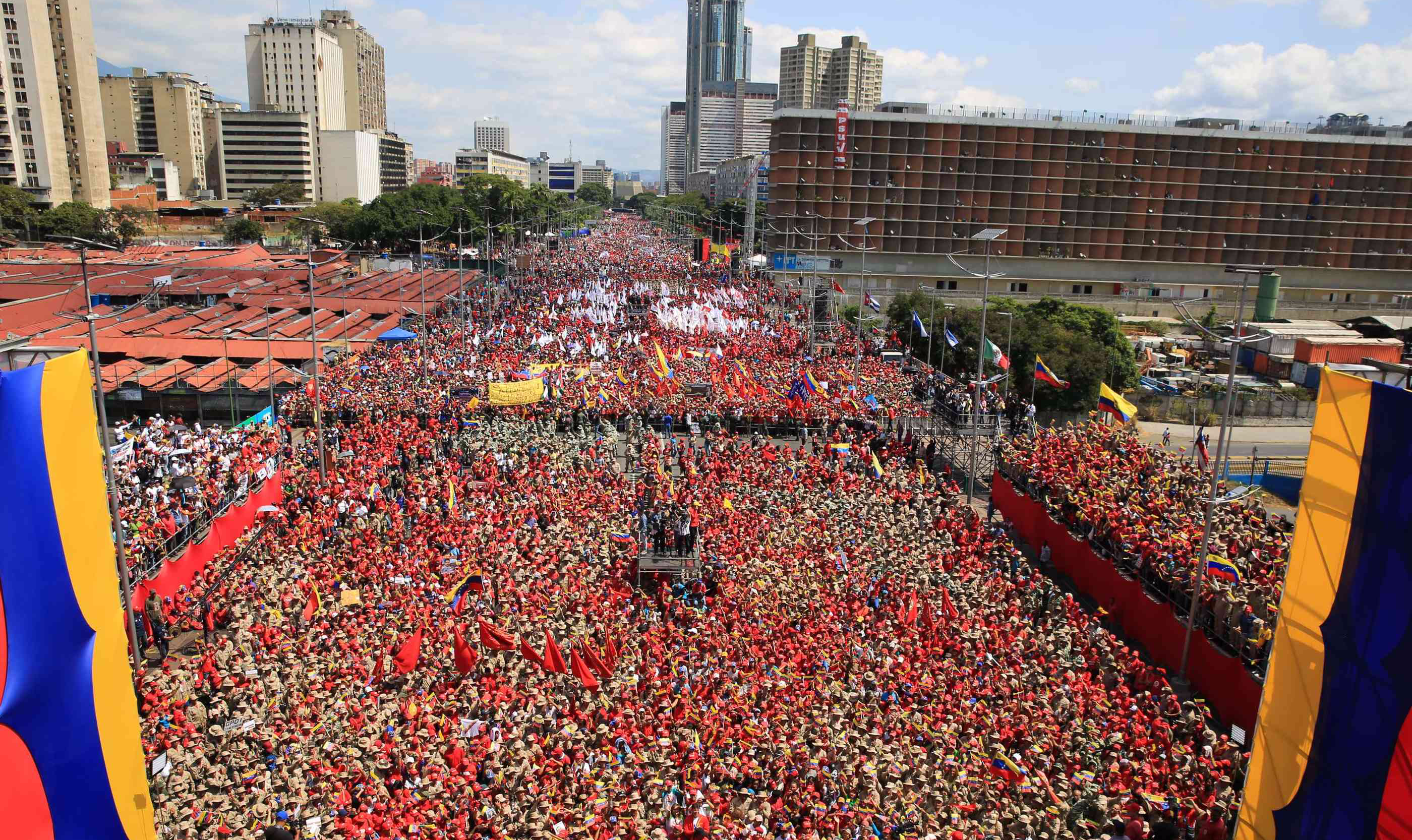 A maré vermelha que tomou as ruas de Caracas foi mais uma das centenas de vezes em que o chavismo demonstrou sua capacidade de mobilização popular