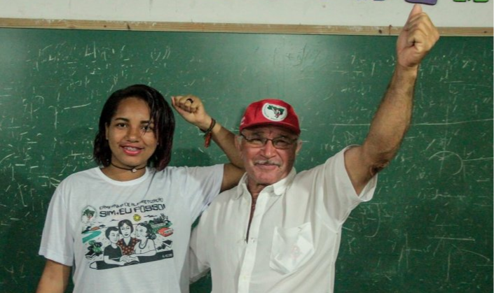 Com base no método cubano "Sim, eu posso" e no Círculo de Cultura do brasileiro Paulo Freire, em 37 anos de luta, o Movimento dos Trabalhadores Rurais sem Terra (MST) alfabetizou mais de 100 mil pessoas.