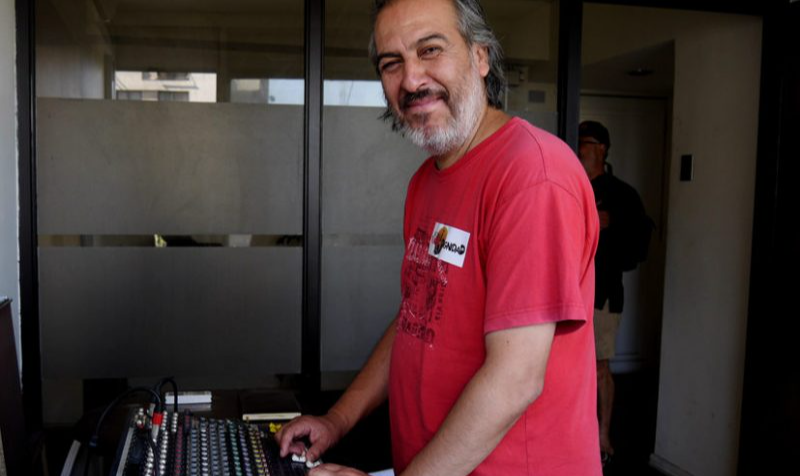 Marcelo Osses, fundador da Radio Plaza de la Dignidad, afirma ainda que nova Constituição não foi construída para produzir mudança significativa no país