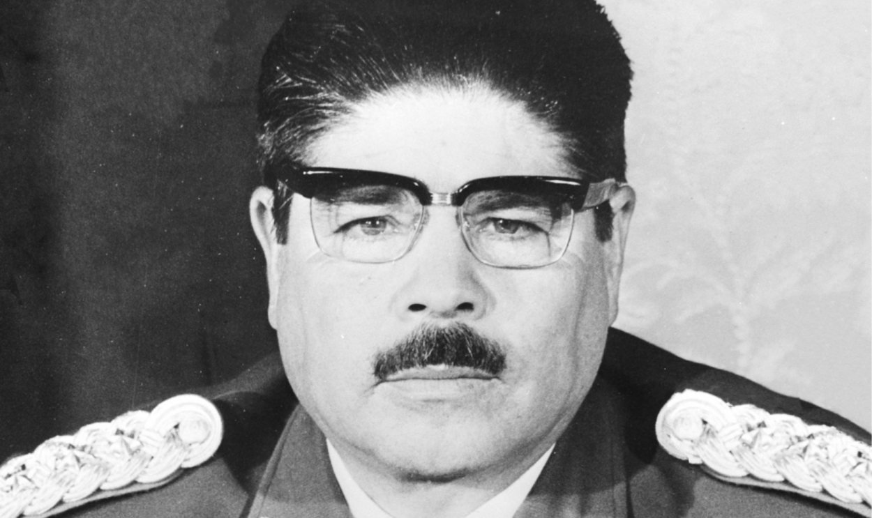 Exilado na Argentina, o general trabalhou desde 1971 na organização da resistência boliviana, formando o Exército de Libertação Nacional