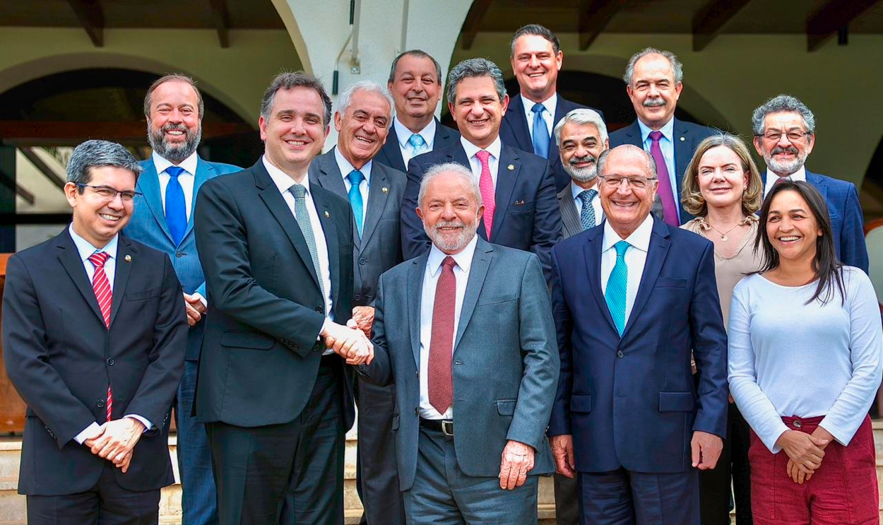 Propostas e compromissos de campanha precisam ser cumpridos para fortalecer a credibilidade do governo que assumirá o Palácio do Planalto