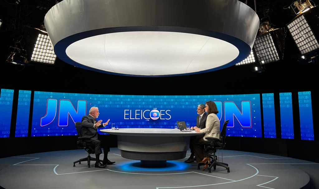 O #Sextou na Diálogos desta semana analisa a entrevista do candidato à Presidência na Globo, além de comentar 32 crimes impunes de Bolsonaro