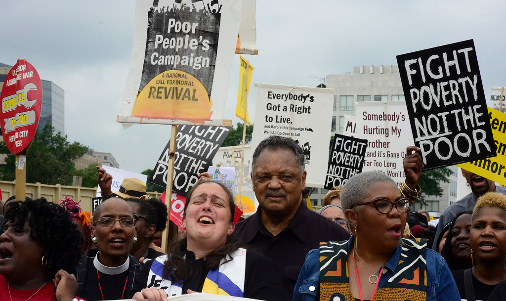 "É hora de “abordar plenamente a pobreza e os baixos salários de baixo para cima”, diz a Campanha dos Pobres, iniciativa criada por Luther King e que pretende reconstruir a política estadunidense