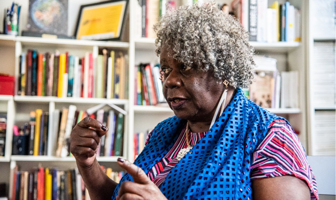 Aos 72 anos e com diversos livros publicados, a escritora ocupa espaços onde poucas mulheres, nenhuma delas negras, ocuparam até hoje