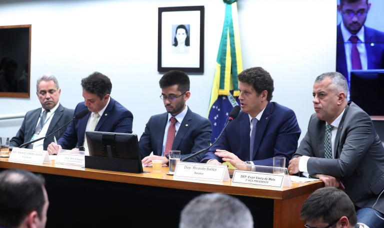 Deputados que participam da comissão têm envolvimento com o que há de pior na política brasileira