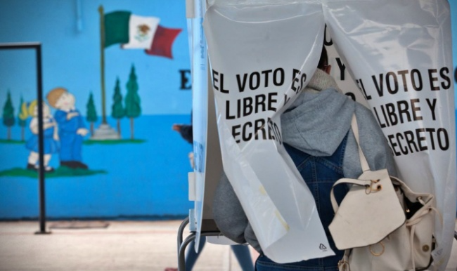 Consulta realizada neste domingo (1º) teve baixa participação, mas 97% votaram a favor da investigação; López Obrador comemorou a vitória da democracia participativa