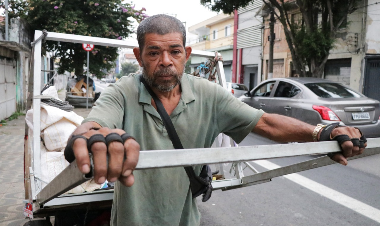 Sem água, sabonete e álcool em gel, população de rua de São Paulo não recebe suporte governamental, nem medidas de prevenção ao coronavírus