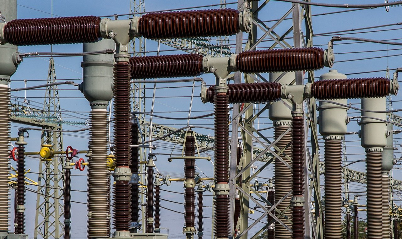 Falta de investimento e incapacidade de fiscalização brasileira devem deteriorar entrega de energia elétrica; blecautes podem ocorrer com frequência