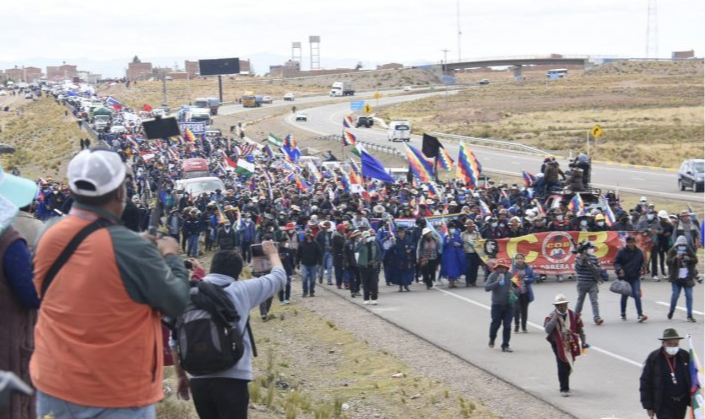 Movimentos populares estão percorrendo país em apoio ao governo e contra locaute realizado pela oposição, que pretende federalizar a Bolívia