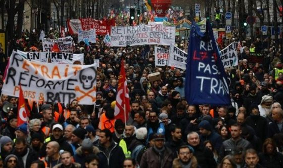 O líder de movimento de esquerda France Insumisa (LFI), descreveu a intervenção de Macron como uma "declaração de guerra" para aqueles que rejeitam a reforma
