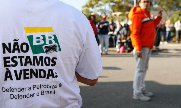 Em entrevista à TV Diálogos do Sul, o deputado Petrus Ananias analisou as ações do governo Bolsonaro e sobre a importância de defender a soberania nacional