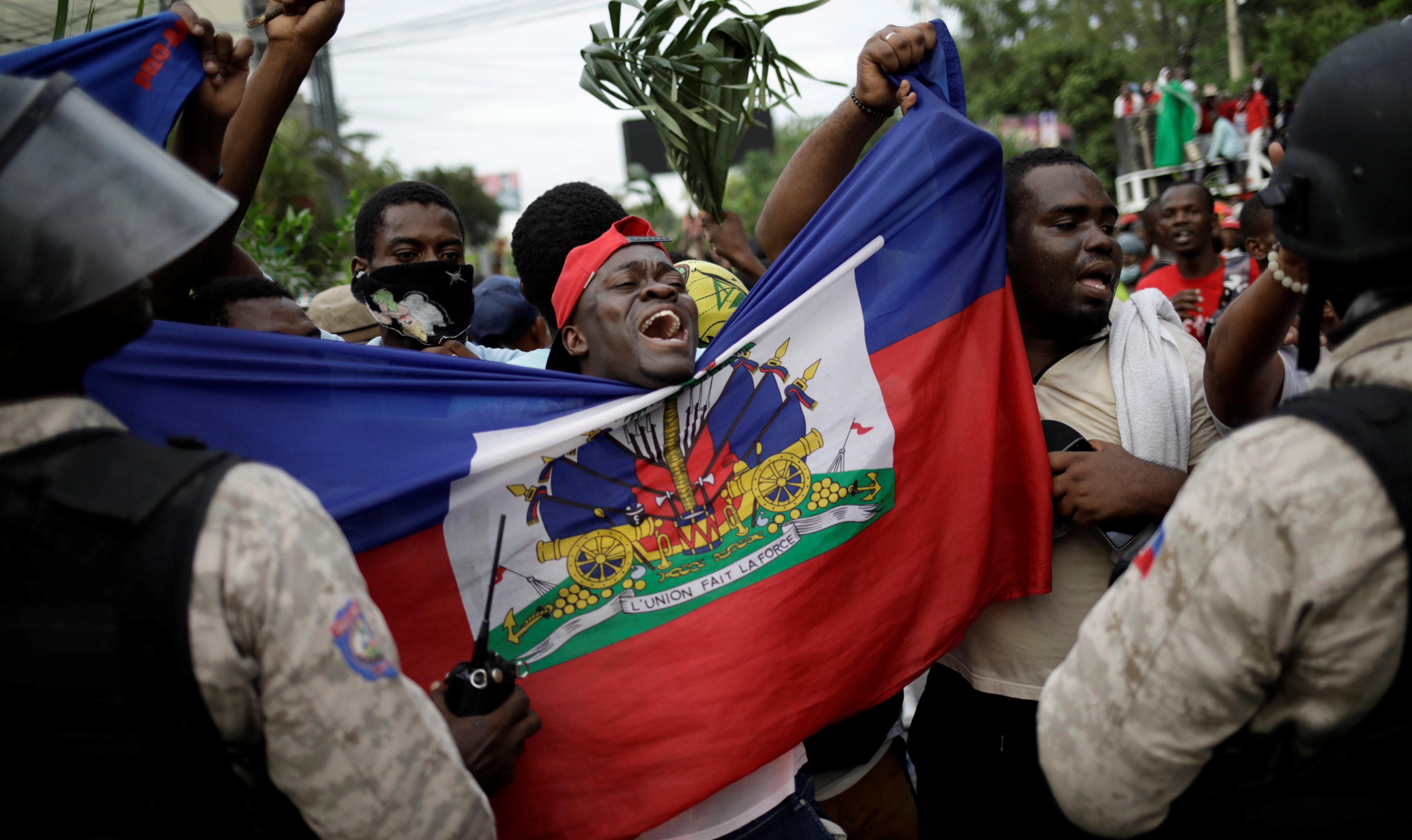 Para Lautaro Rivara, a comunidade internacional não quer reconhecer sua responsabilidade na crise do país caribenho
