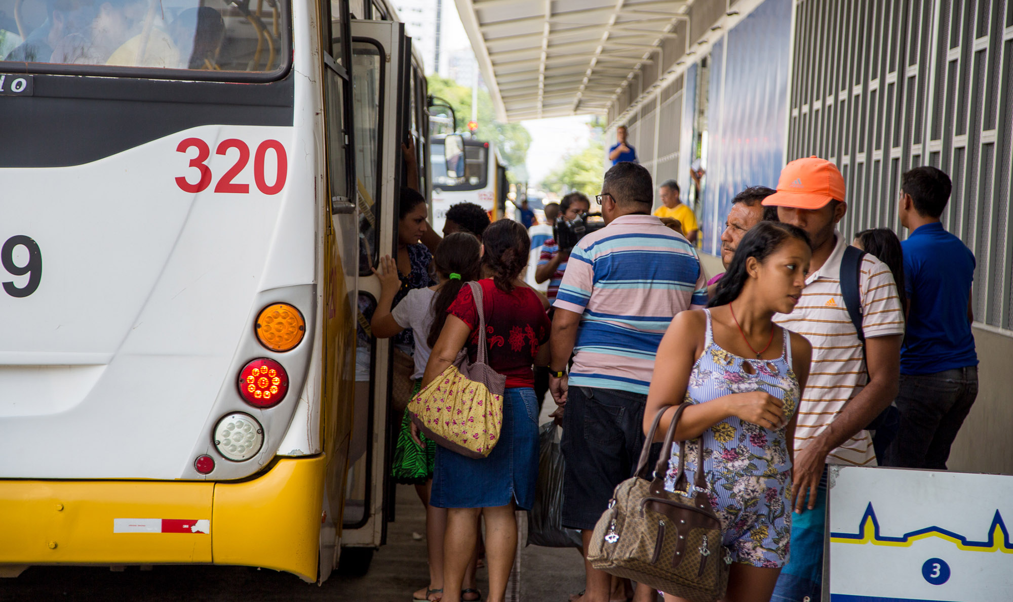 A cidade portuária é uma das mais incivilizadas dentre as grandes aglomerações urbanas do Brasil, administrada por uma das mais medíocres lideranças políticas do país