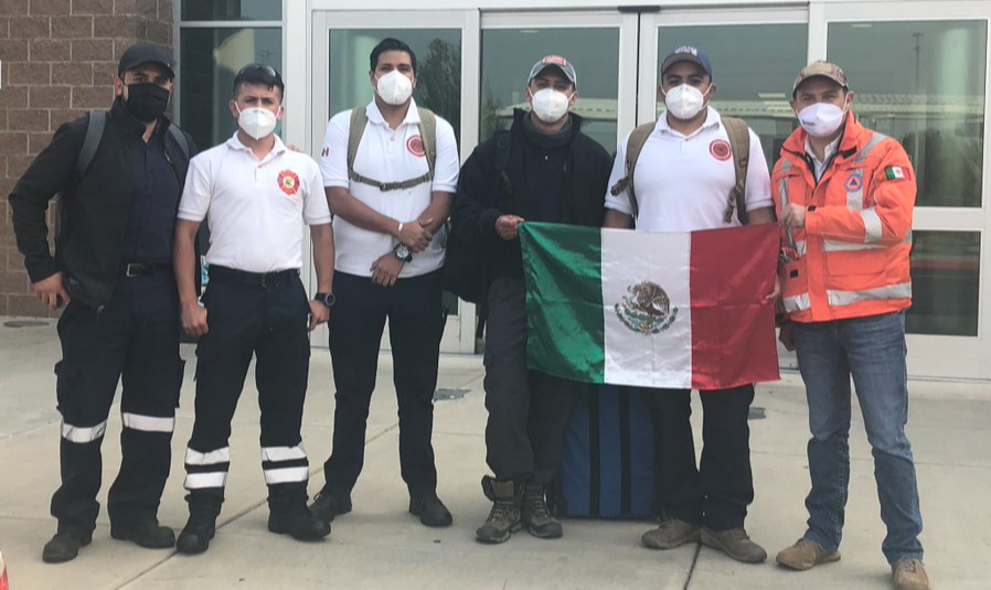 “É uma foto poderosa porque mostra que não importa o que o presidente diga sobre os mexicanos, eles são solidários”, disse o advogado Juan Escalante