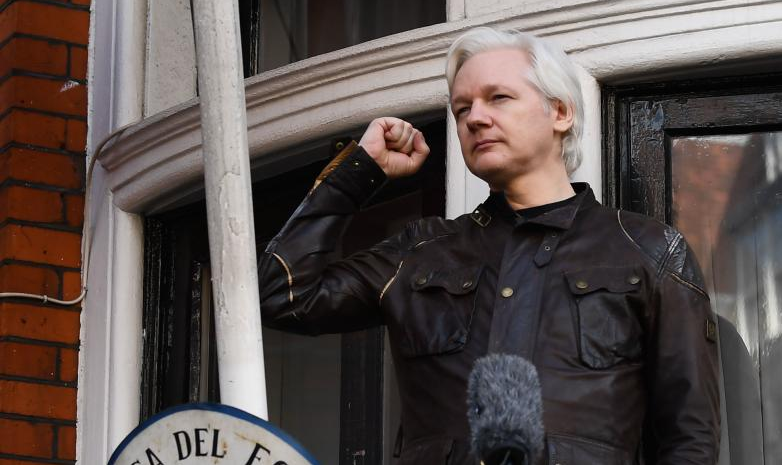 RSF diz que Reino Unido deve se abster de atender aos pedidos de extradição de Assange aos Estados Unidos