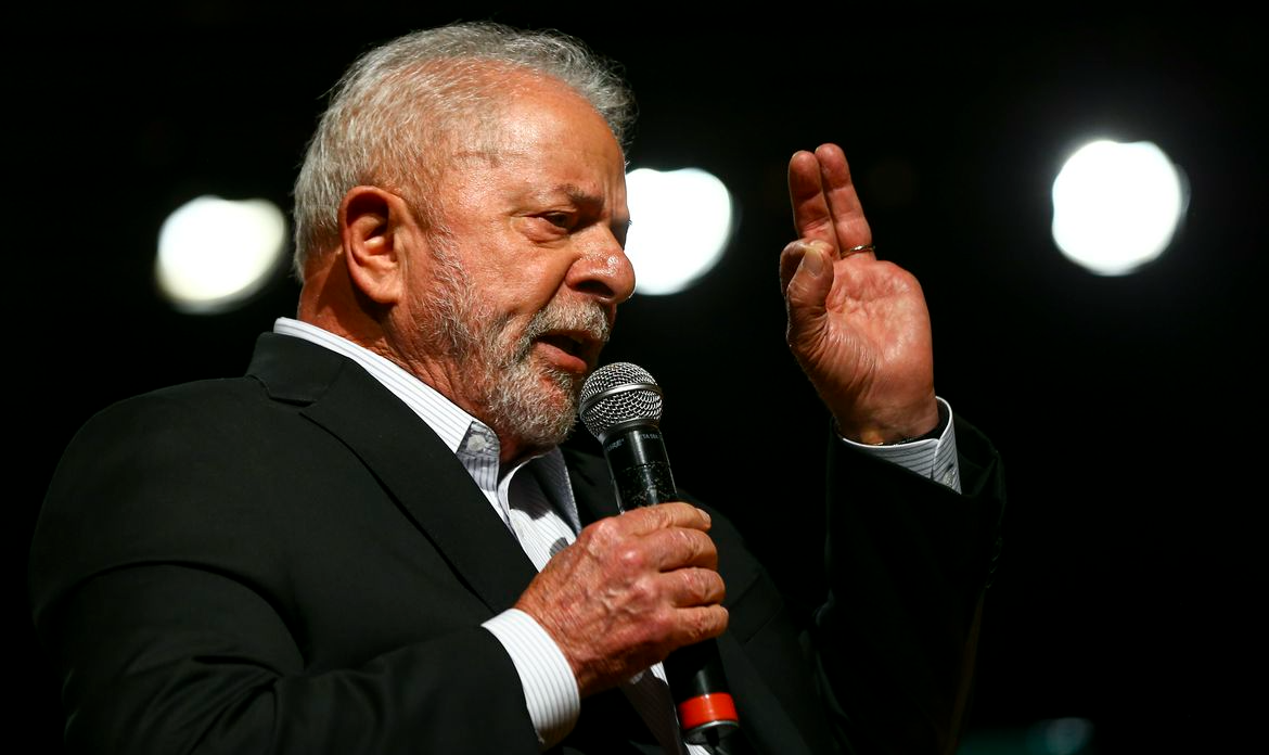 Recuperar o poder de decisão, principalmente na economia, e resolver tanto a questão militar como a questão religiosa, o maior desafio para Lula e seu governo de coalizão