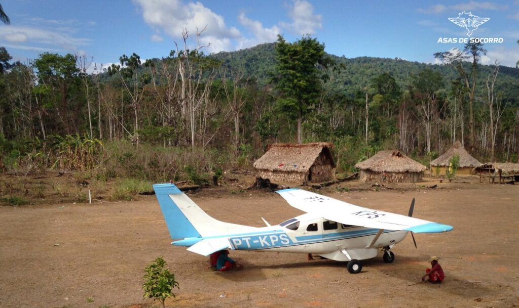 Missionários pilotos usam aeronaves para percorrer longas distâncias e acessar comunidades isoladas; maioria das organizações tem sede nos EUA