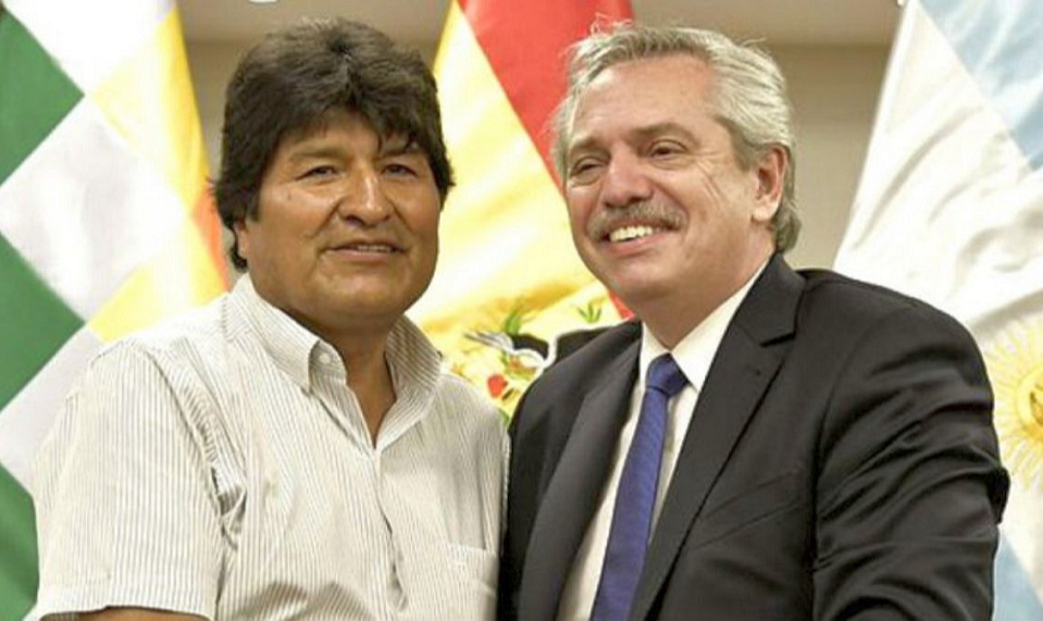 Ao desembarcar em Buenos Aires, Morales agradeceu ao povo e ao presidente mexicano por ter lhe garantido proteção em circunstâncias tão dramáticas