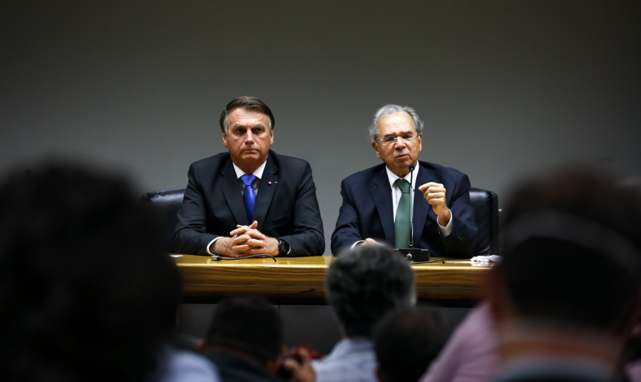 Comissão Especial da Câmara aprovou, nesta quinta-feira (21), proposta para furar o teto de gastos visando favorecer Bolsonaro na reeleição em 2022