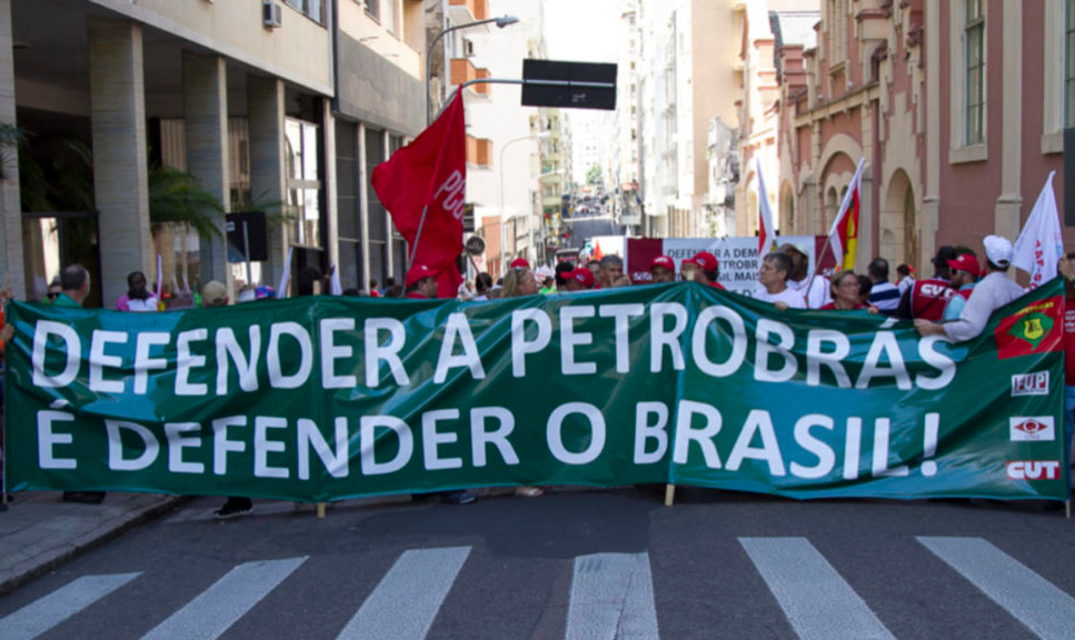 Petróleo é do povo brasileiro, que deveria ser beneficiado em vez de prejudicado pelo aumento da cotação